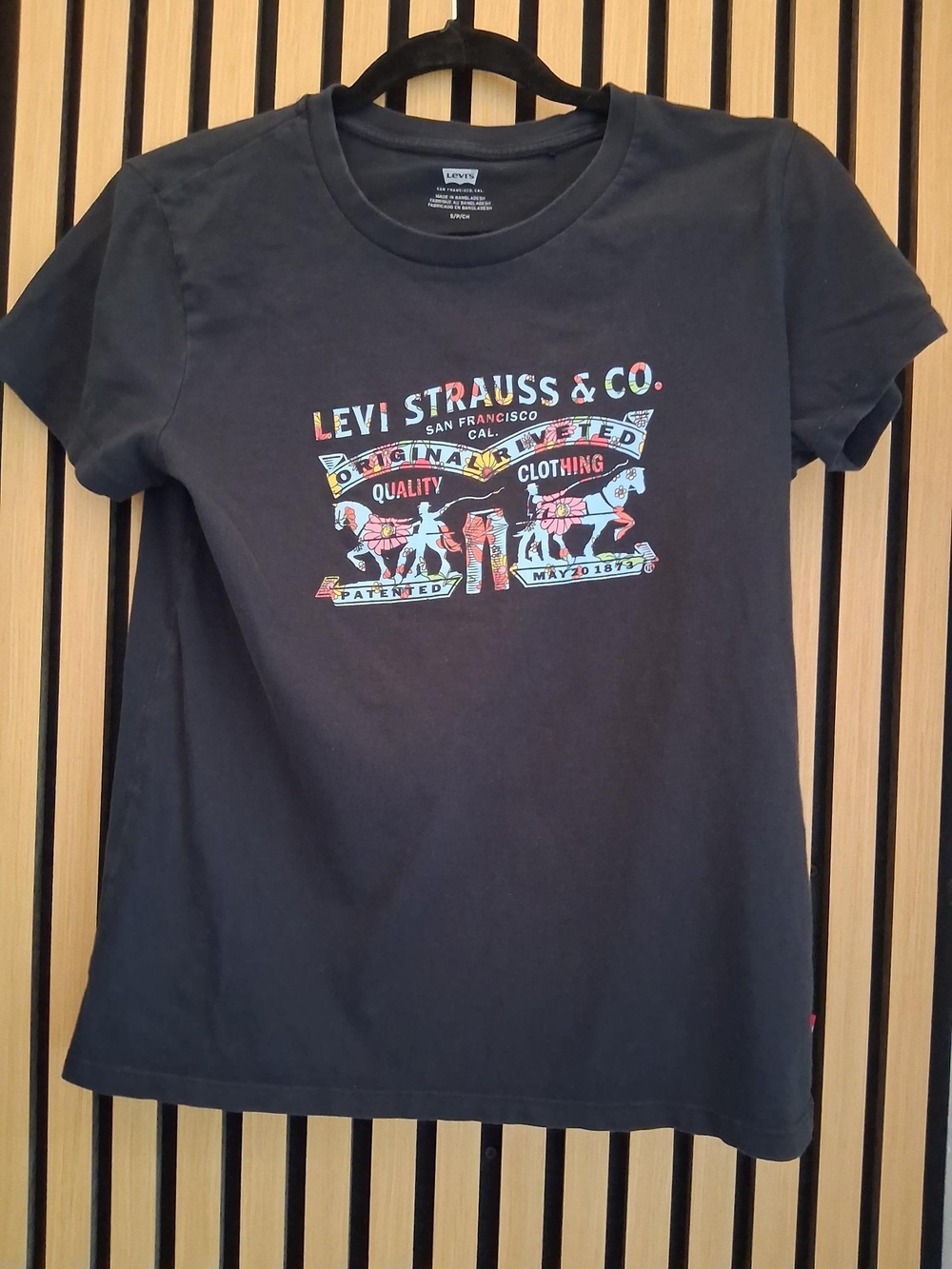 Levi's Black Short-Sleeve Tee with Multicolor Logo